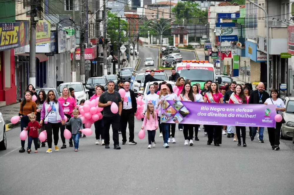 Campanha Outubro Rosa 2023 é iniciada em Rio Negro com a Caminhada das Vitoriosas